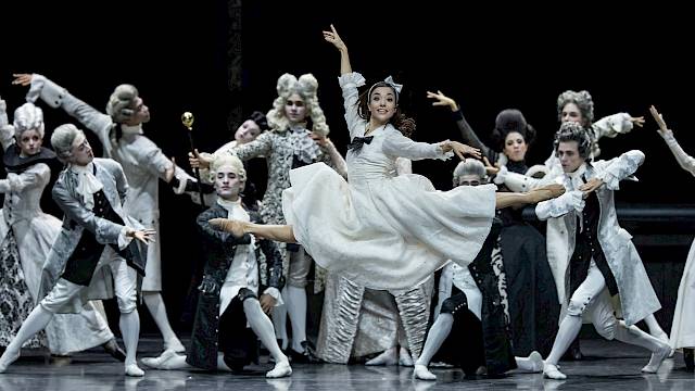Nussknacker Und Mausekonig Ballet Opernhaus Zurich
